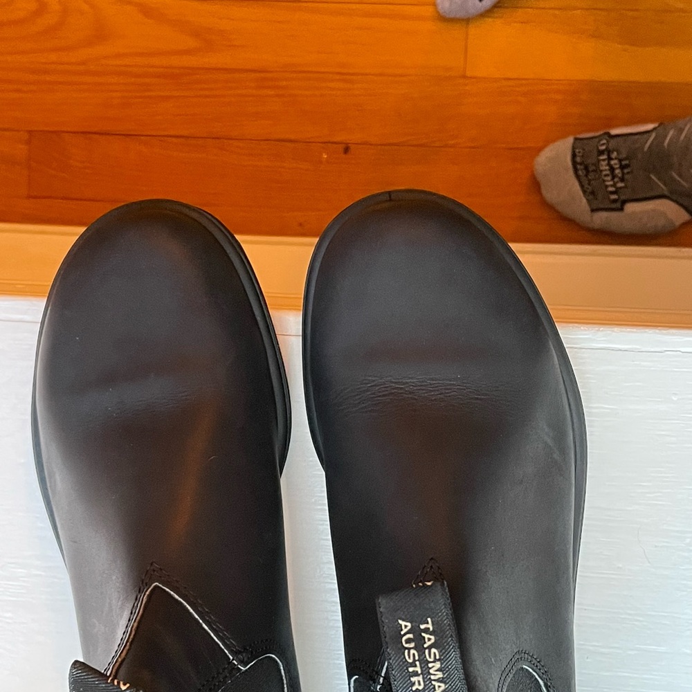 Blundstone 510 - Black. Size 10. Never worn and they are in the original box.